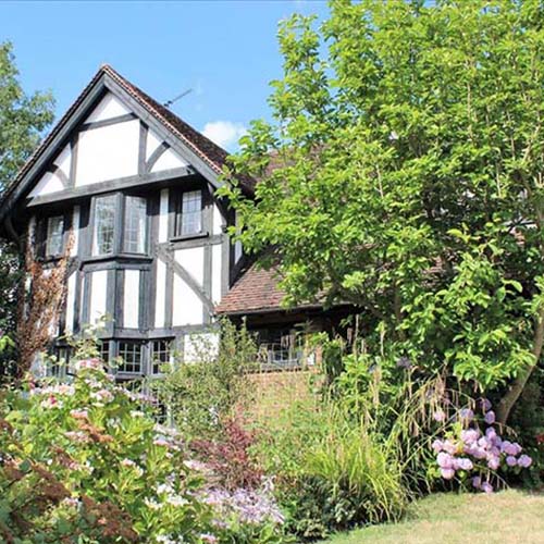 tudor style>