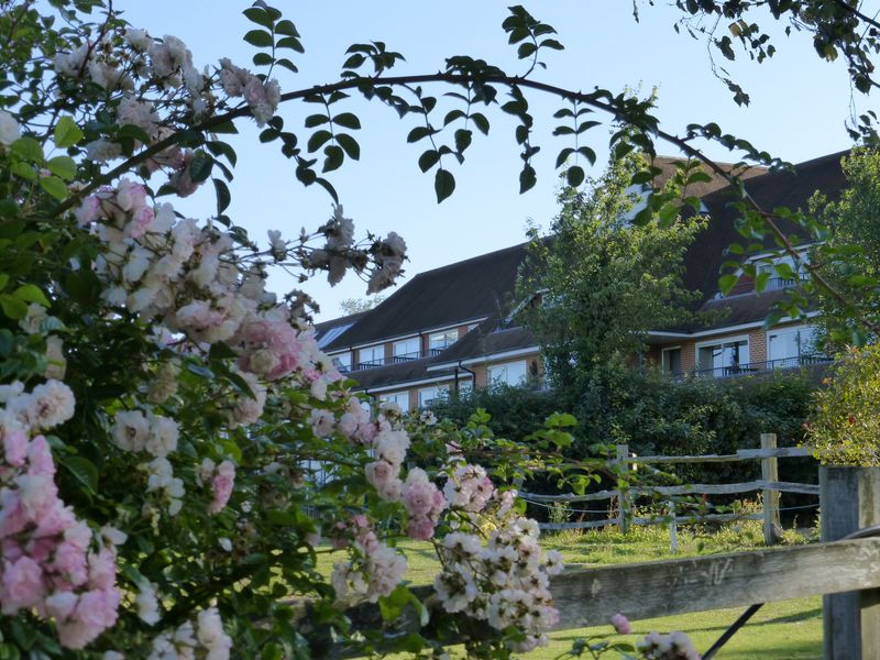 London Beach Hotel, Spa & Country Club