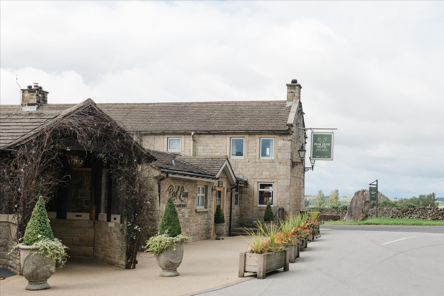 Peak Edge Hotel, Red Lion Restaurant
