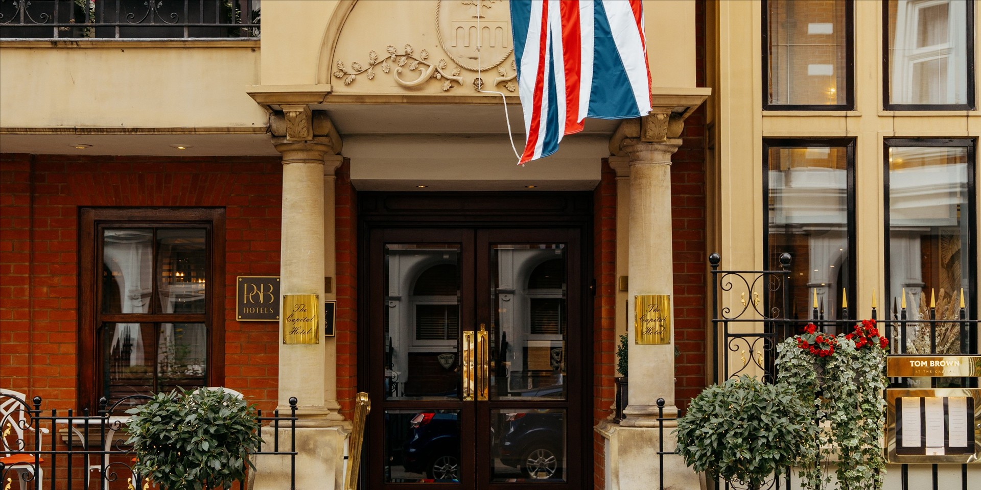 The Capital Hotel, Apartments & Townhouse