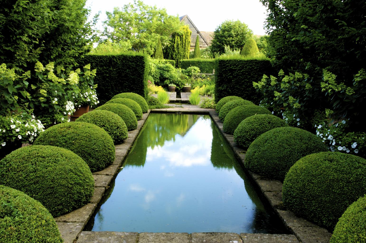 Wollerton Old Hall Garden