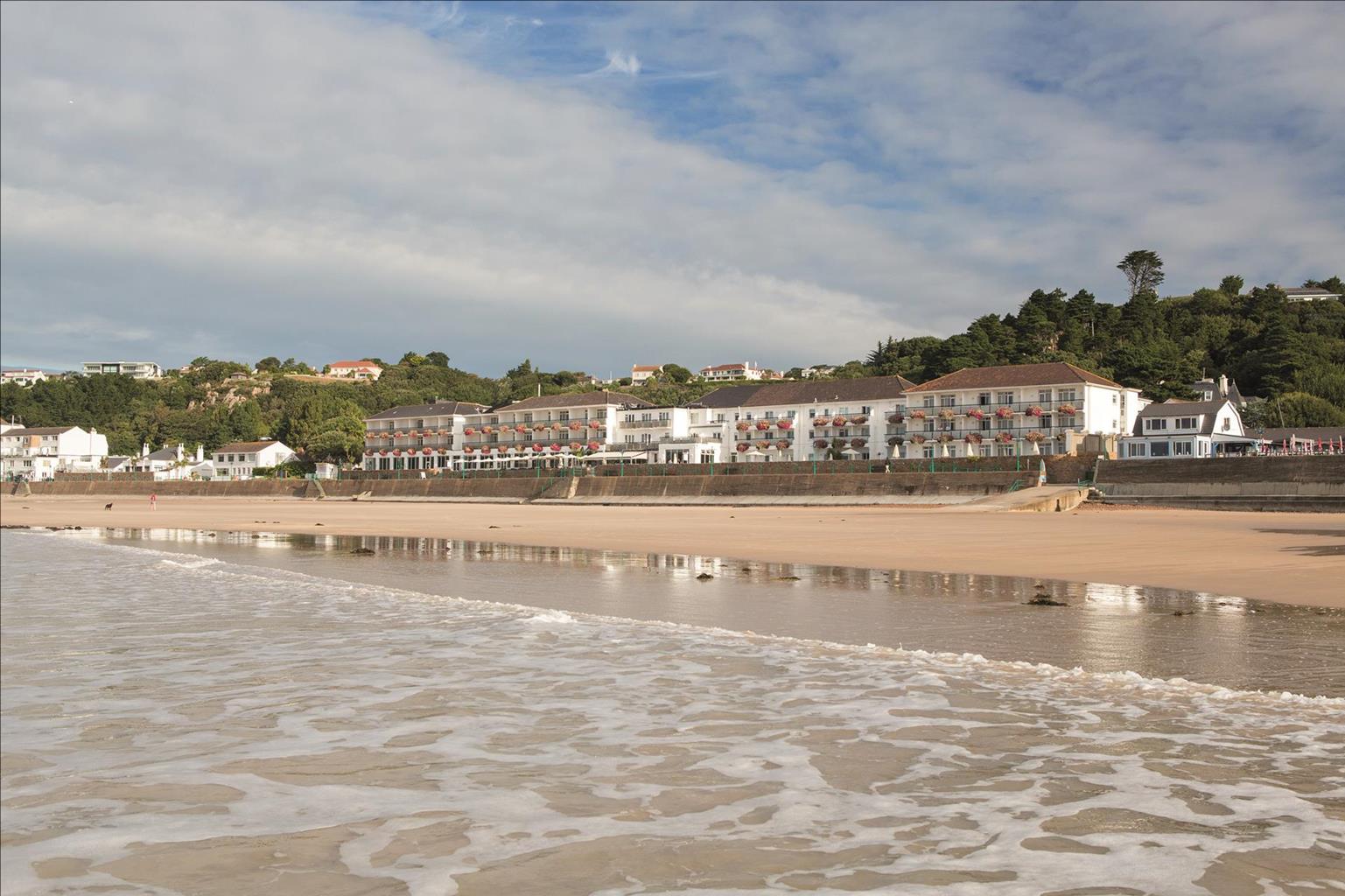 L'Horizon Beach Hotel and Spa