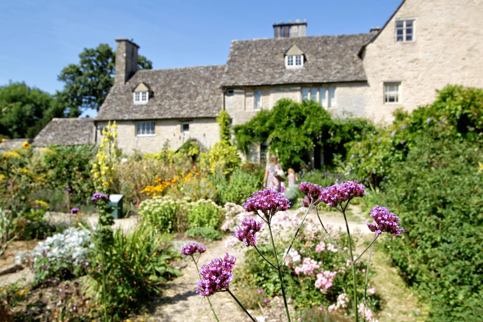 Cogges Manor Farm