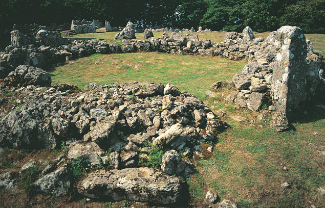Din Lligwy Hut Group