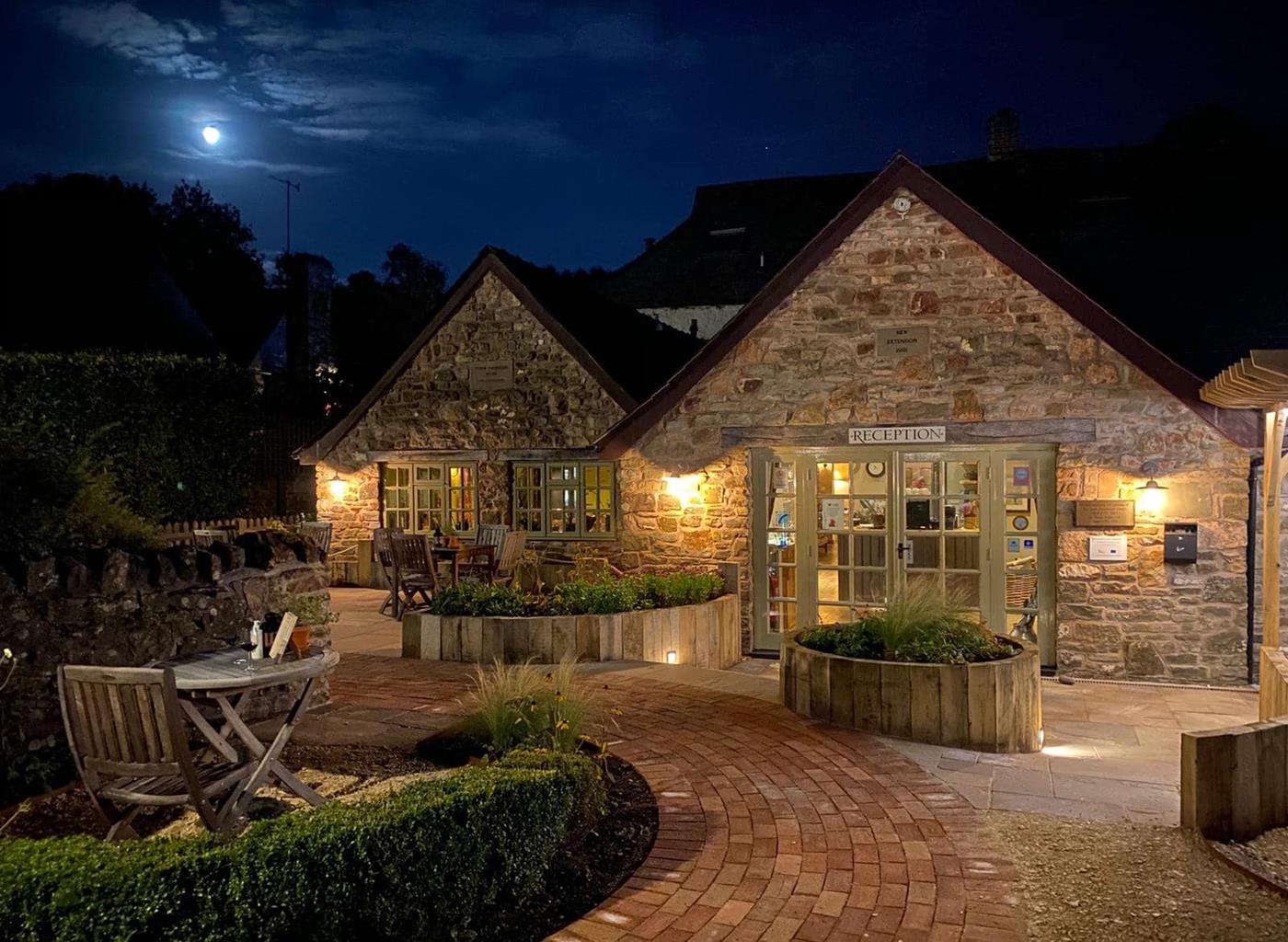 Tudor Farmhouse Hotel & Restaurant