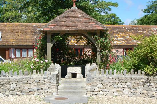 Kingston Country Courtyard